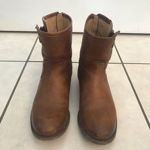 FRYE Women's Brown Pippa Back Zip Short Boot - Picture 4 of 9